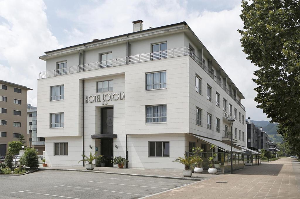 Hotel Loiola Аспейтиа Екстериор снимка
